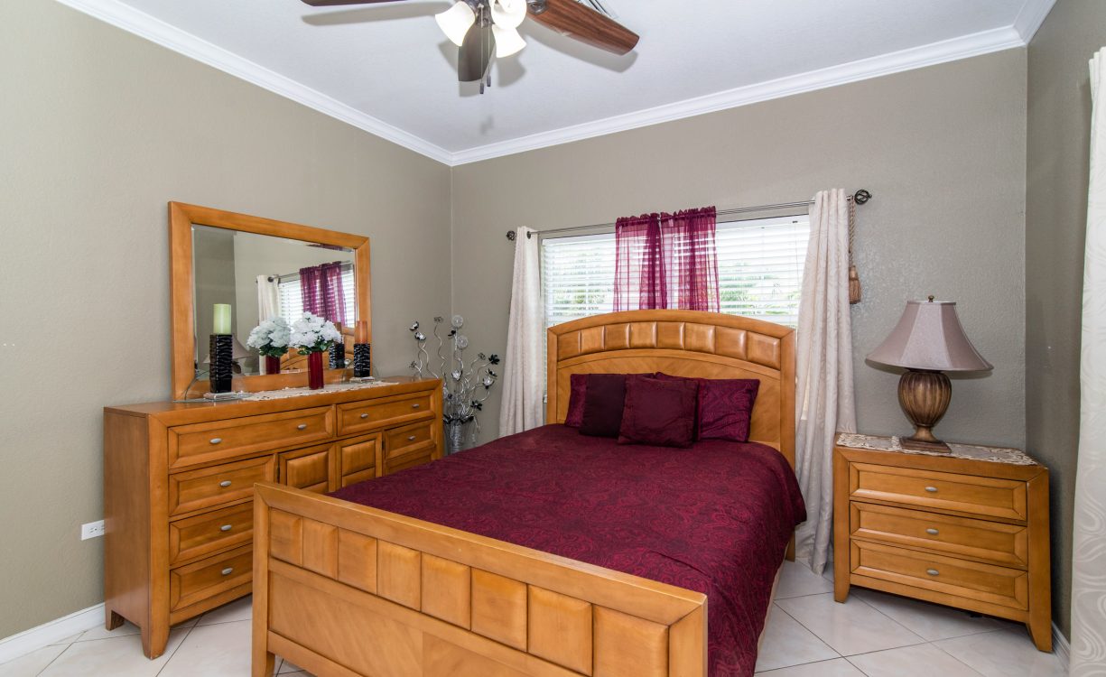 SAVANNAH MEADOWS HOME & INCOME APARTMENT