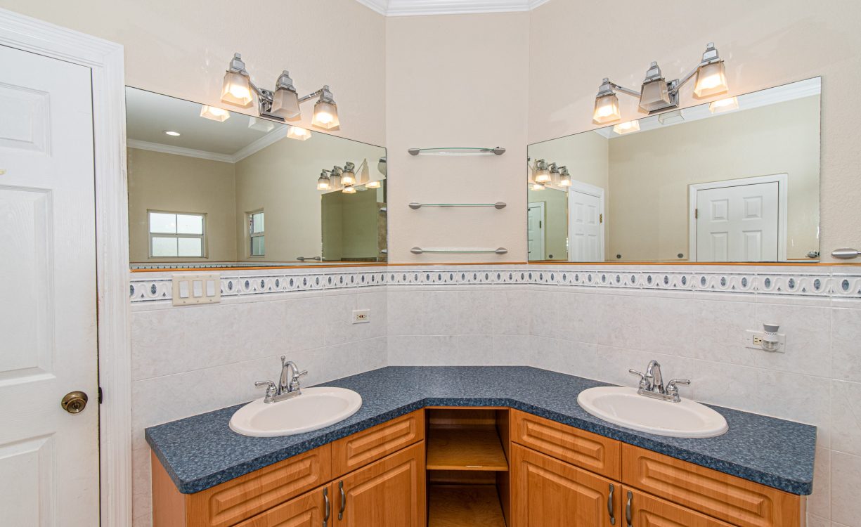 SAVANNAH MEADOWS HOME & INCOME APARTMENT