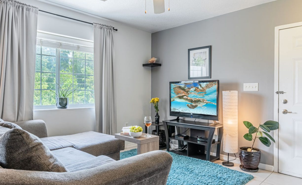 LAKESIDE - UPGRADED 2 BEDROOM UNIT