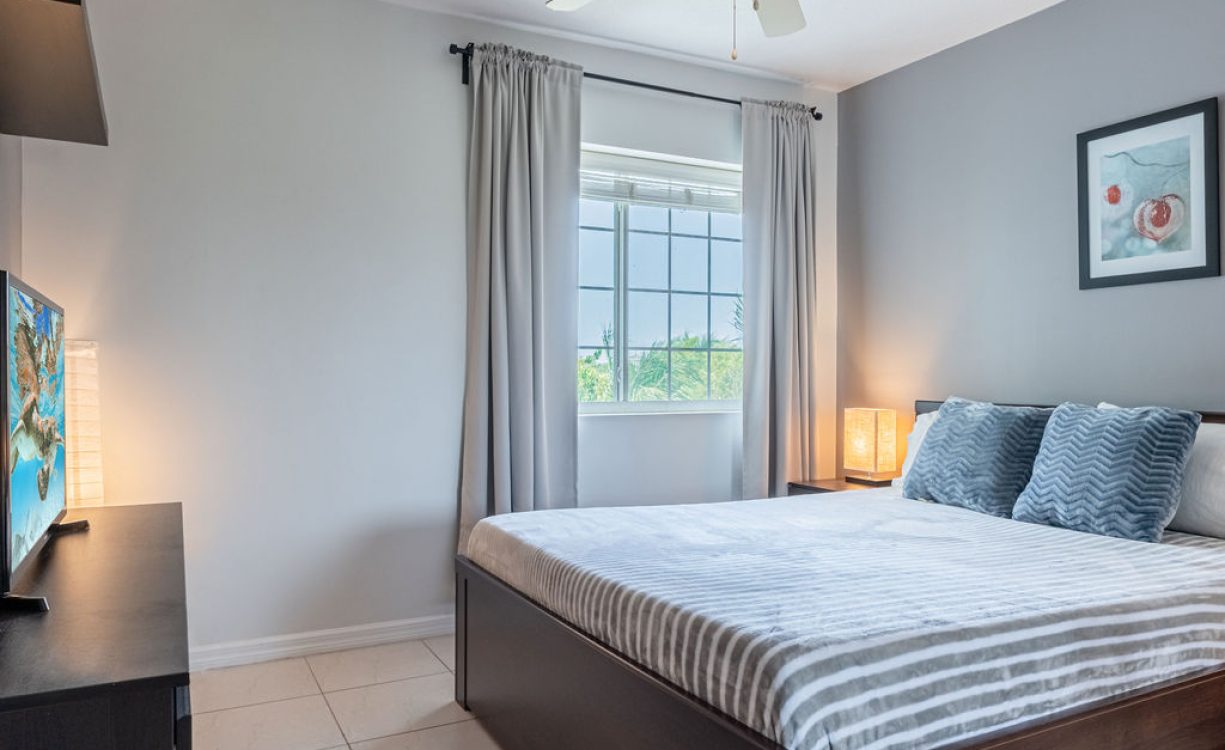 LAKESIDE - UPGRADED 2 BEDROOM UNIT