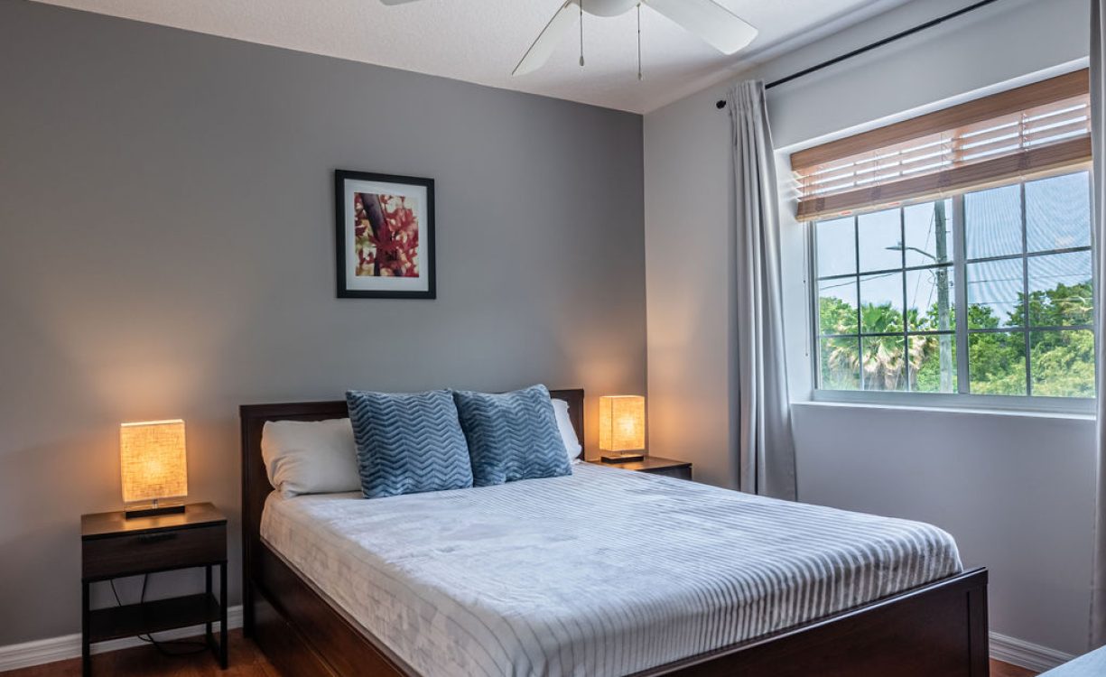 LAKESIDE - UPGRADED 2 BEDROOM UNIT