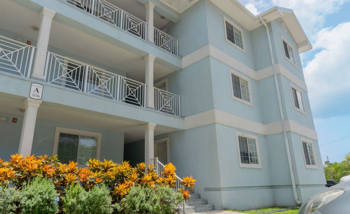 LAKESIDE - UPGRADED 2 BEDROOM UNIT