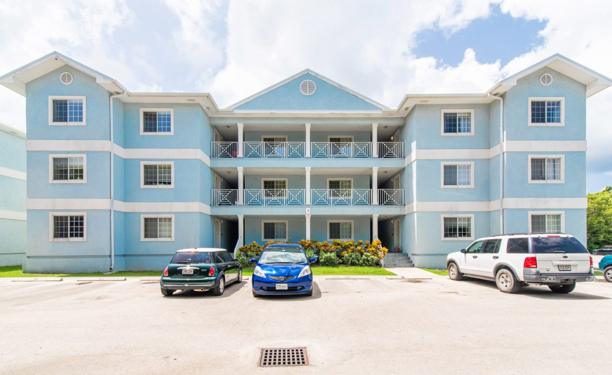 LAKESIDE - UPGRADED 2 BEDROOM UNIT