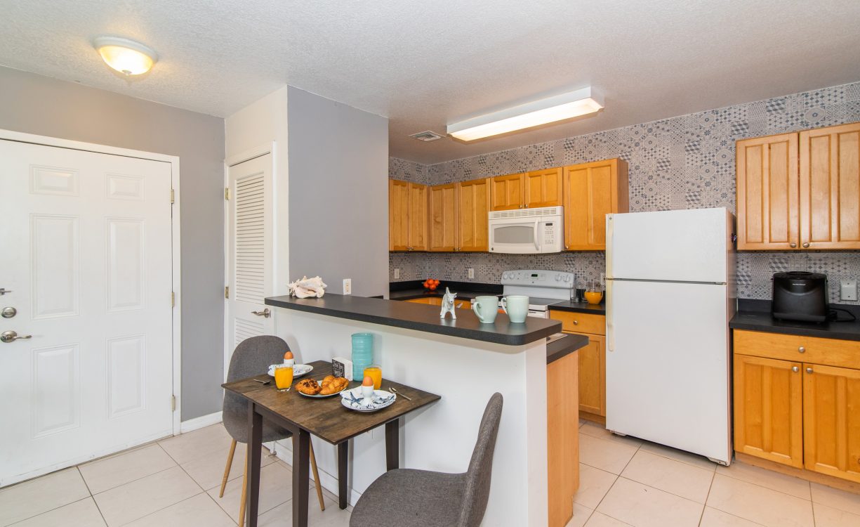 LAKESIDE - UPGRADED 2 BEDROOM UNIT