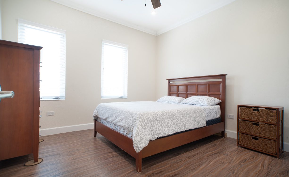 ORCHID HEIGHTS COMTEMPORARY FAMILY HOME & APT
