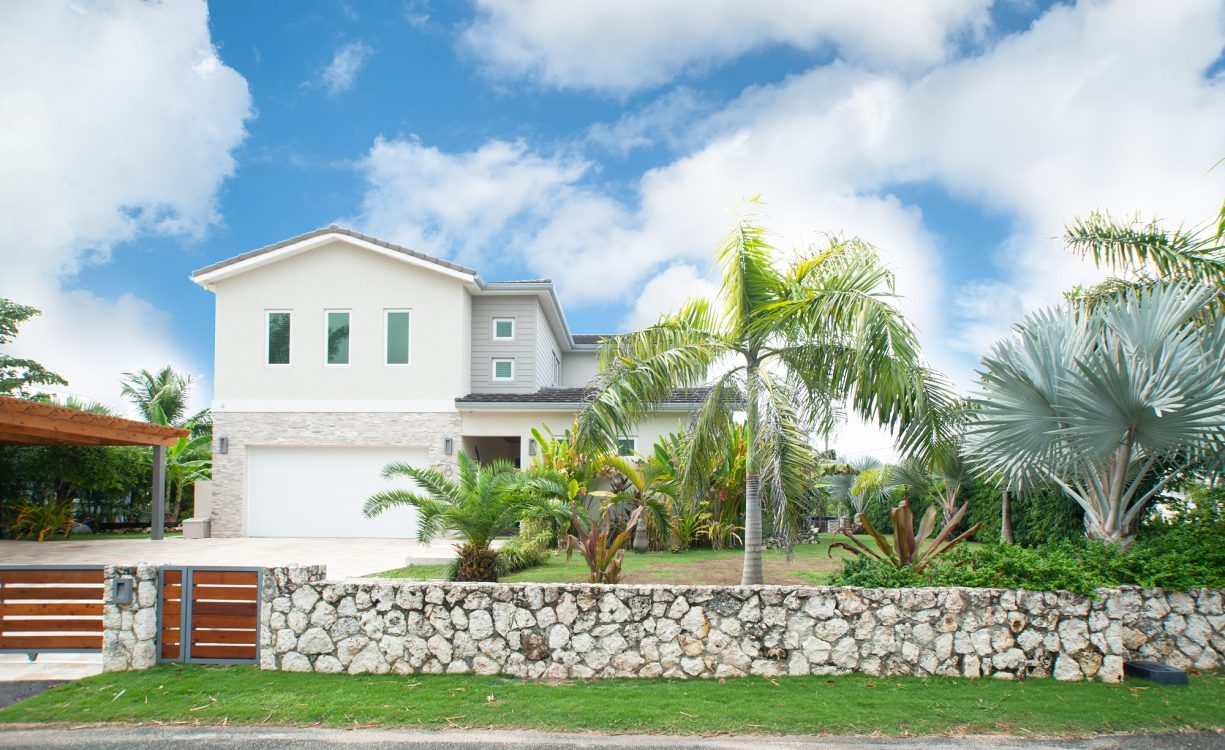 ORCHID HEIGHTS COMTEMPORARY FAMILY HOME & APT