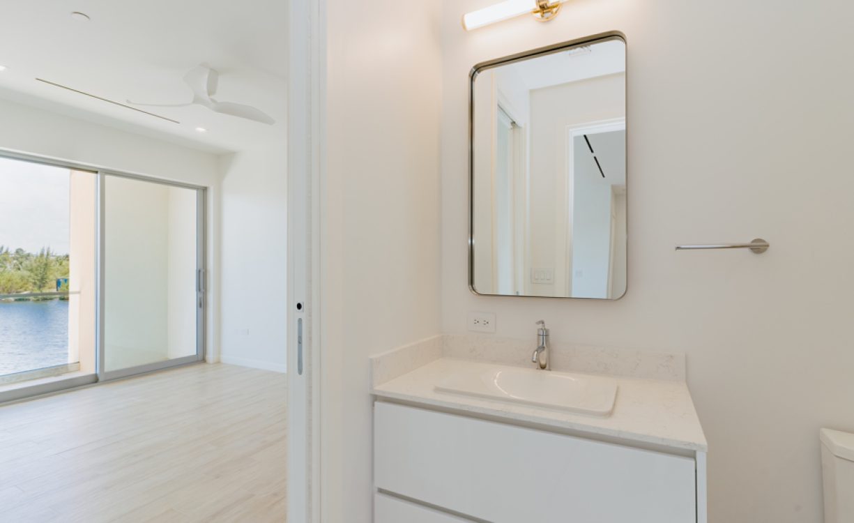 ONE CANAL POINT 525