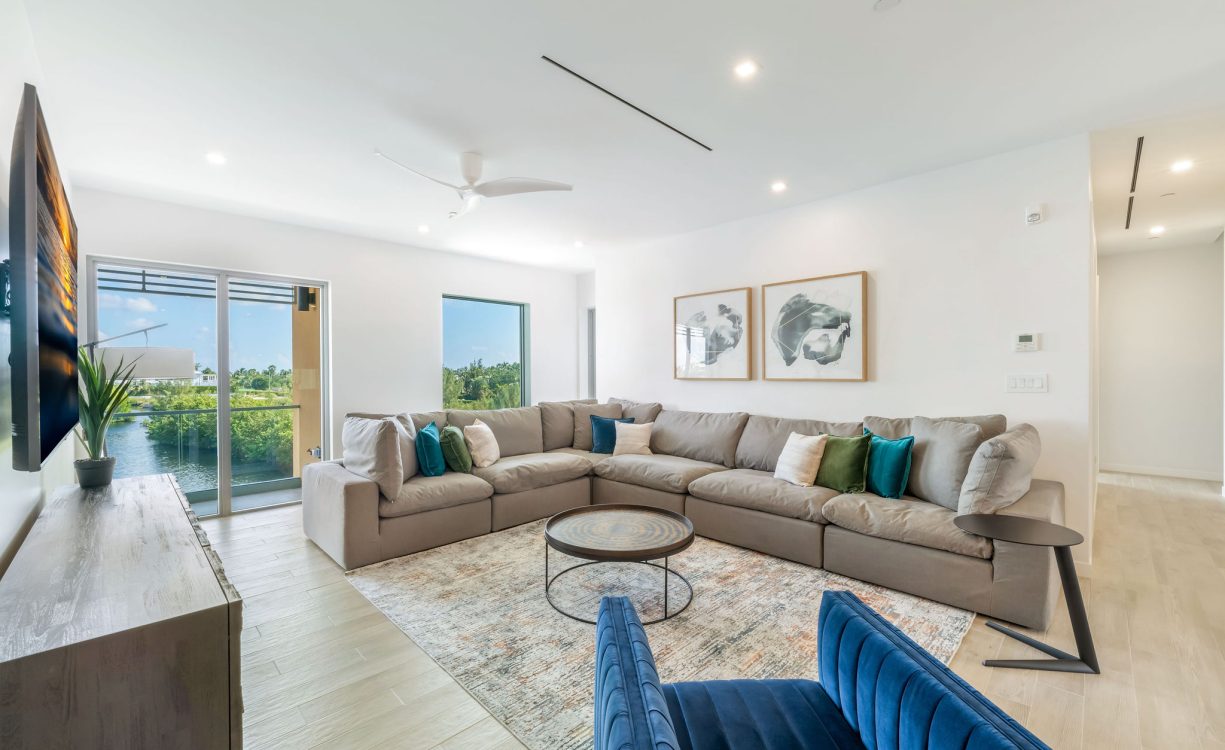 ONE CANAL POINT 131