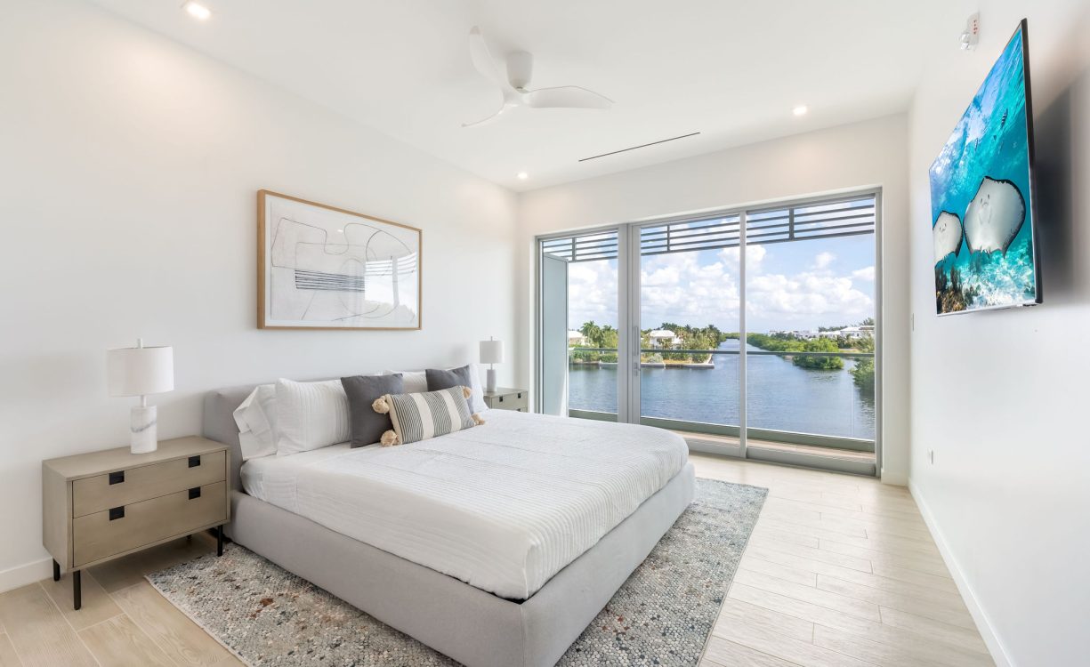 ONE CANAL POINT 131
