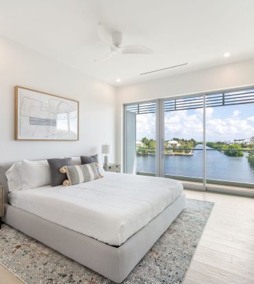 ONE CANAL POINT 131