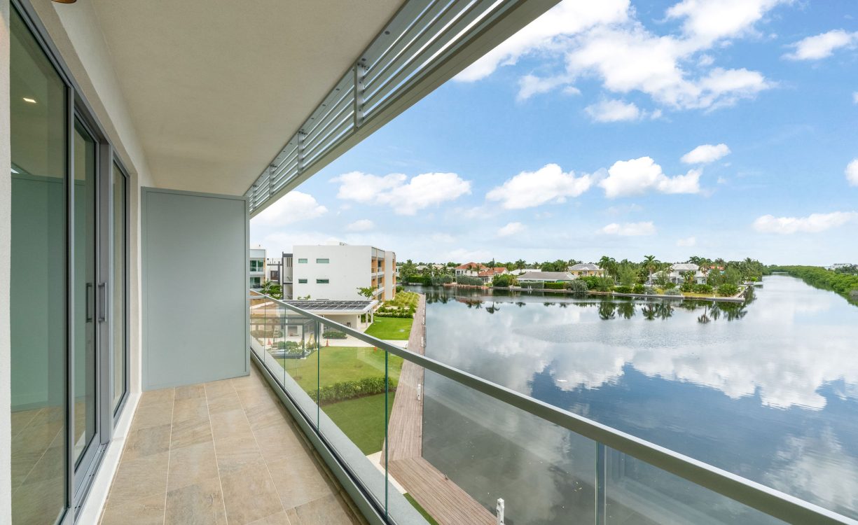 ONE CANAL POINT 131