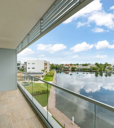 ONE CANAL POINT 131