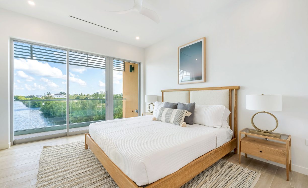 ONE CANAL POINT 131