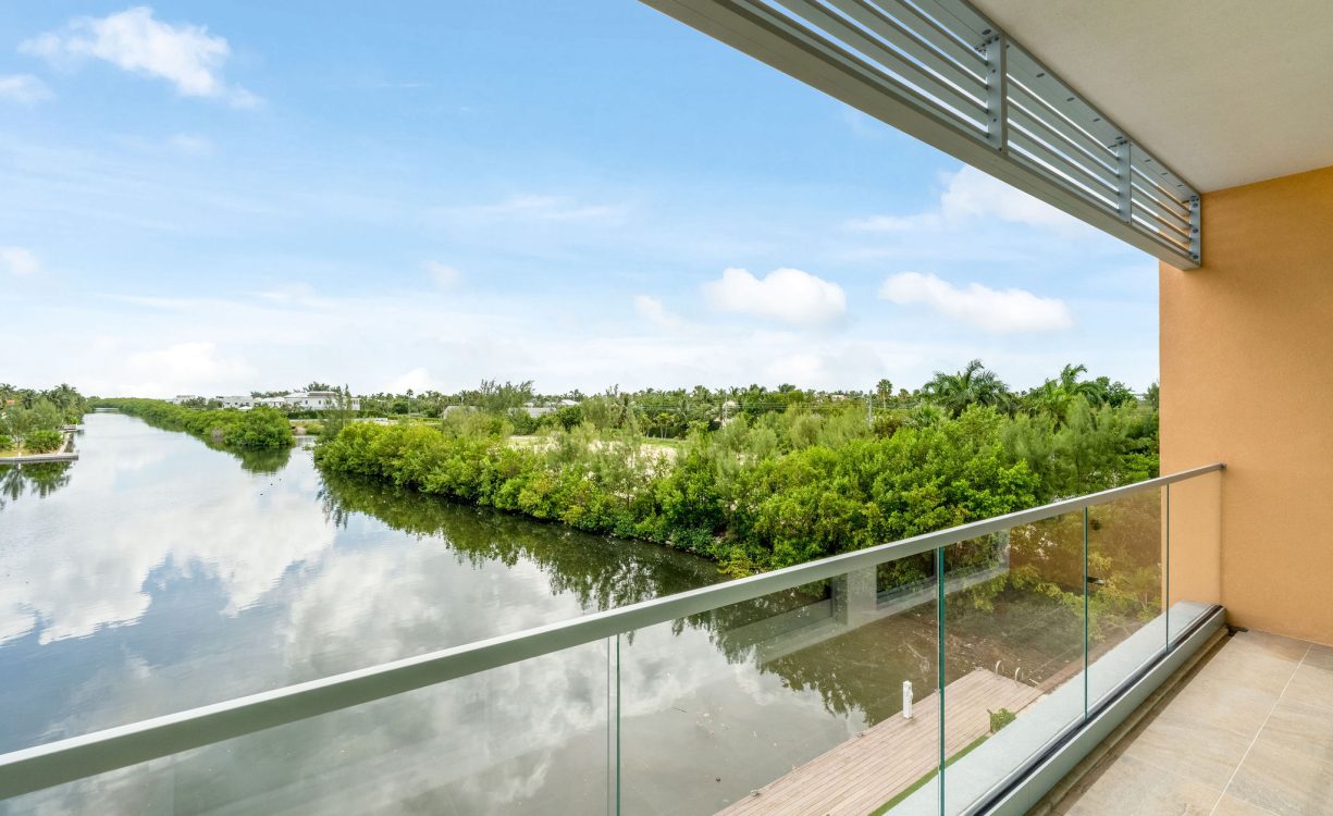 ONE CANAL POINT 131