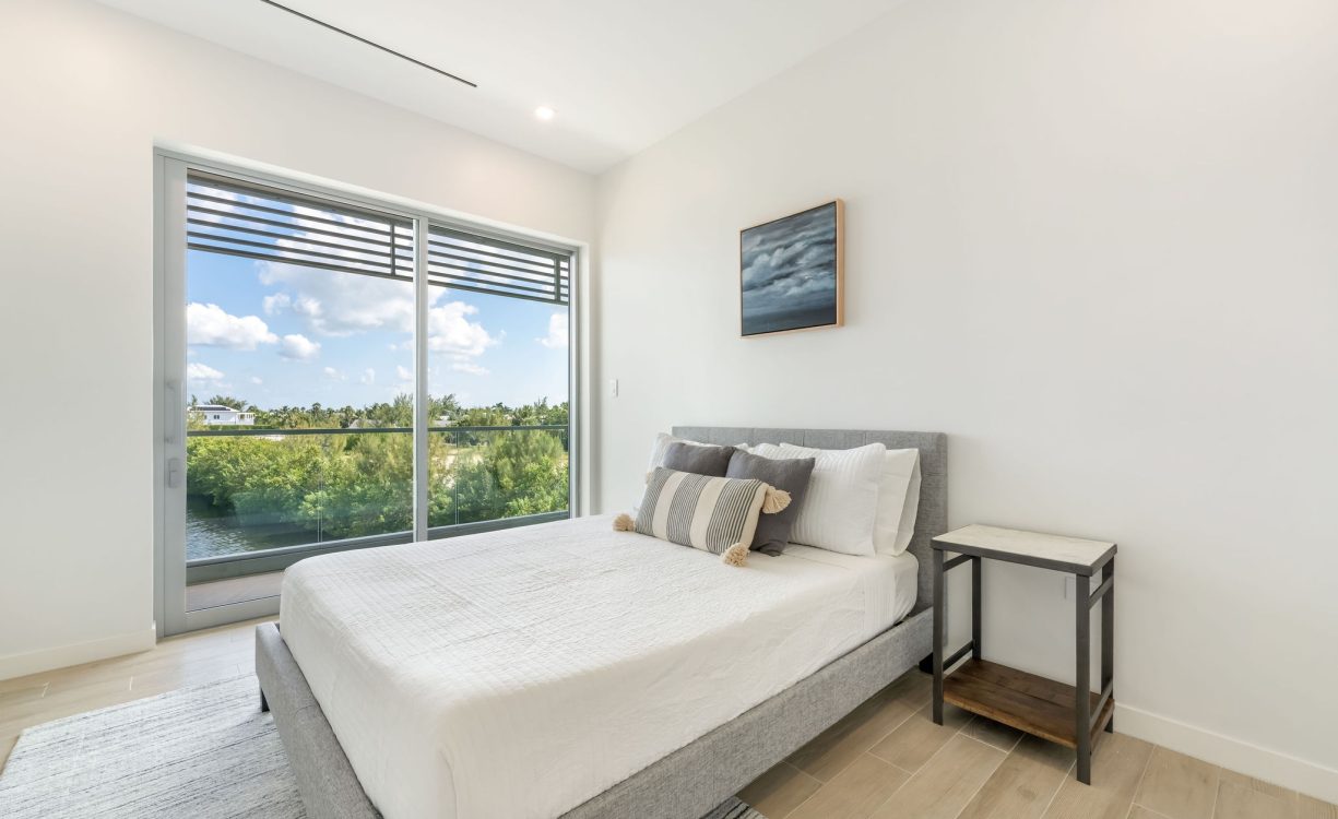 ONE CANAL POINT 131