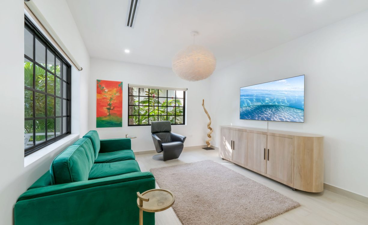 ANTOINETTE AVENUE 51, WEBSTERS ESTATES HOME
