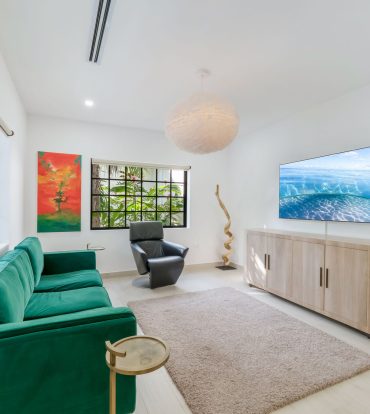 ANTOINETTE AVENUE 51, WEBSTERS ESTATES HOME