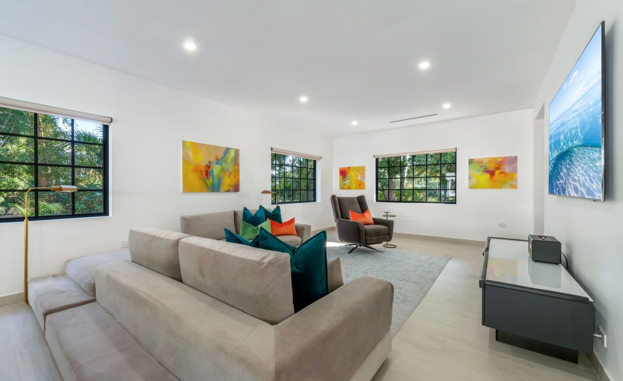ANTOINETTE AVENUE 51, WEBSTERS ESTATES HOME