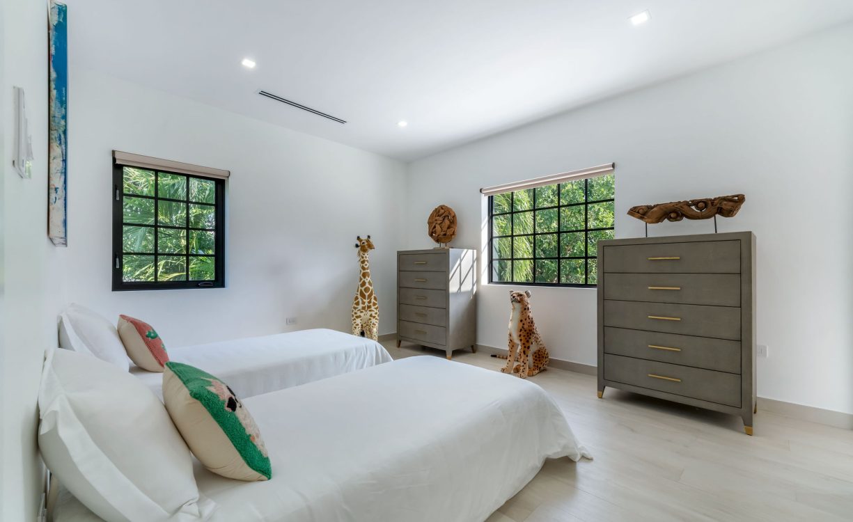 ANTOINETTE AVENUE 51, WEBSTERS ESTATES HOME