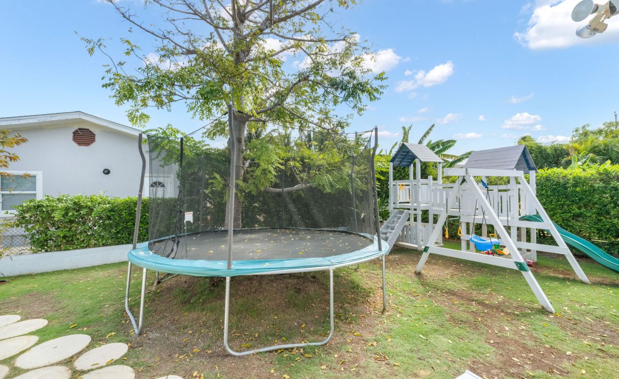 JENNIFER DRIVE 50, SNUG HARBOUR HOME WITH RENTAL APARTMENT