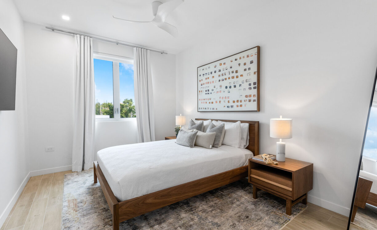 ONE CANAL POINT 10
