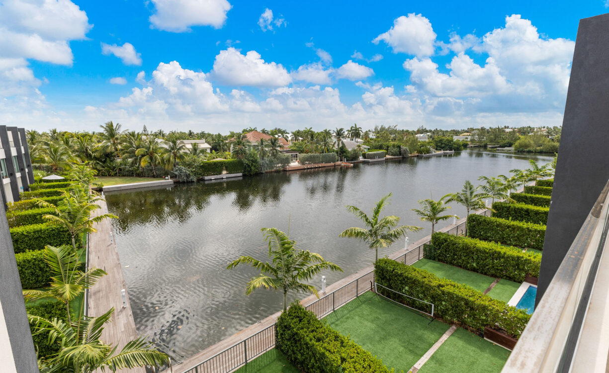 ONE CANAL POINT 10
