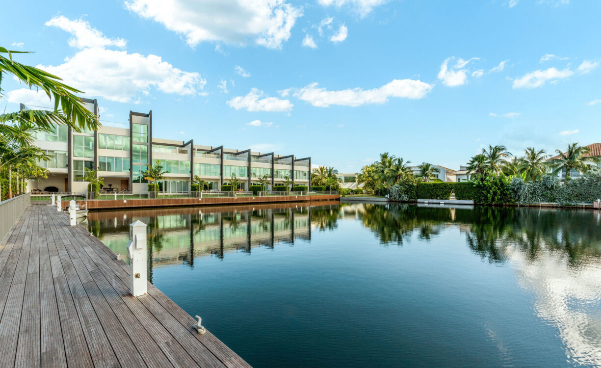 ONE CANAL POINT 10