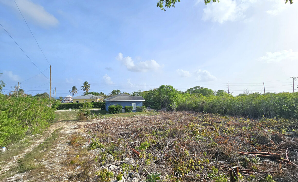 RESIDENTIAL LAND LOT, STEPS FROM THE SEA,  GRAND CAYMAN