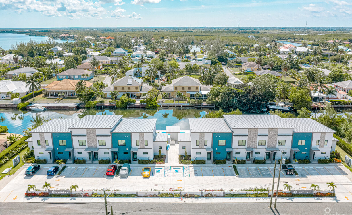 THE LAGOONS 3 BED WATERFRONT TOWNHOUSE