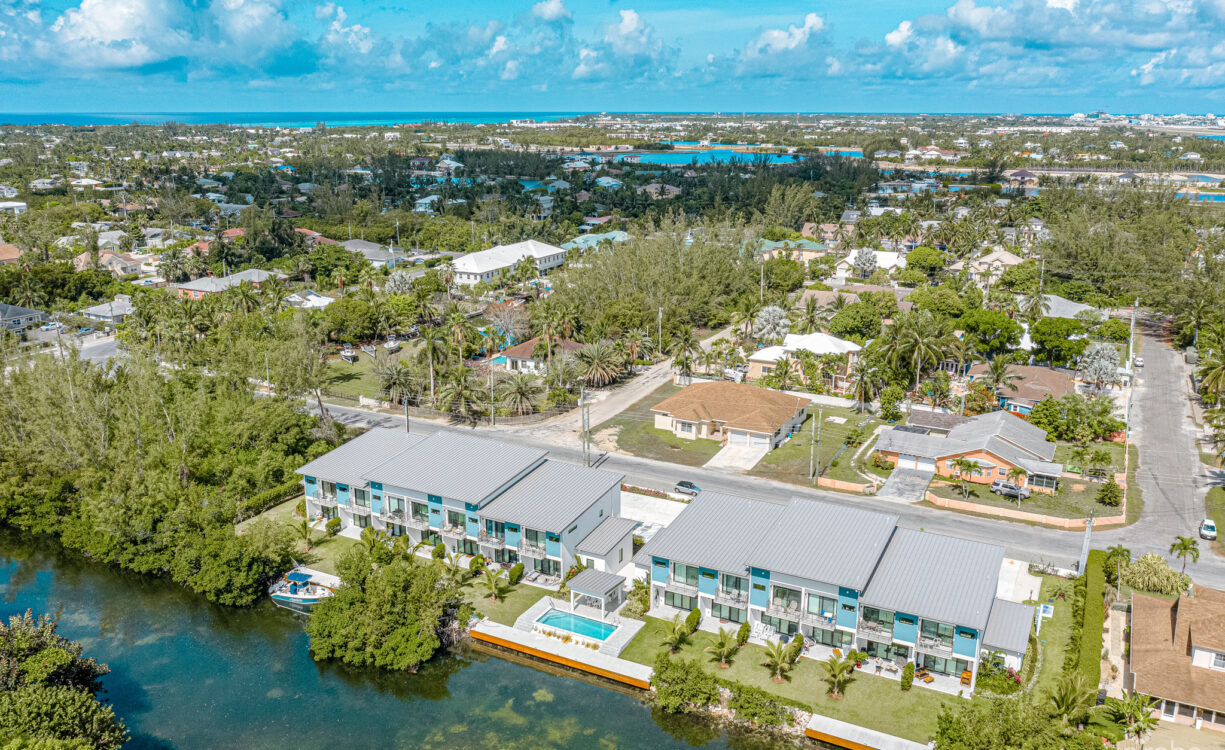 THE LAGOONS 3 BED WATERFRONT TOWNHOUSE
