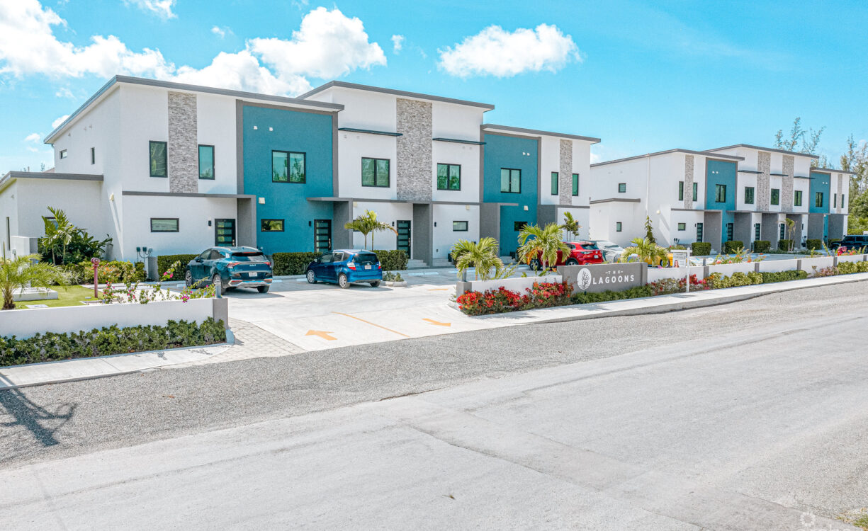 THE LAGOONS 2 BED WATERFRONT TOWNHOUSE