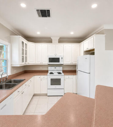 SAVANNAH MEADOWS -BEAUTIFULLY RENOVATED FAMILY HOME