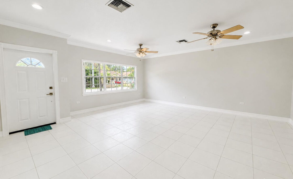 SAVANNAH MEADOWS -BEAUTIFULLY RENOVATED FAMILY HOME