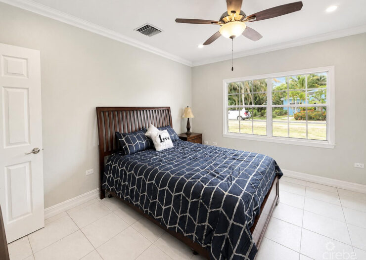 SAVANNAH MEADOWS -BEAUTIFULLY RENOVATED FAMILY HOME