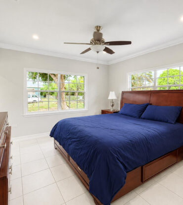 SAVANNAH MEADOWS -BEAUTIFULLY RENOVATED FAMILY HOME