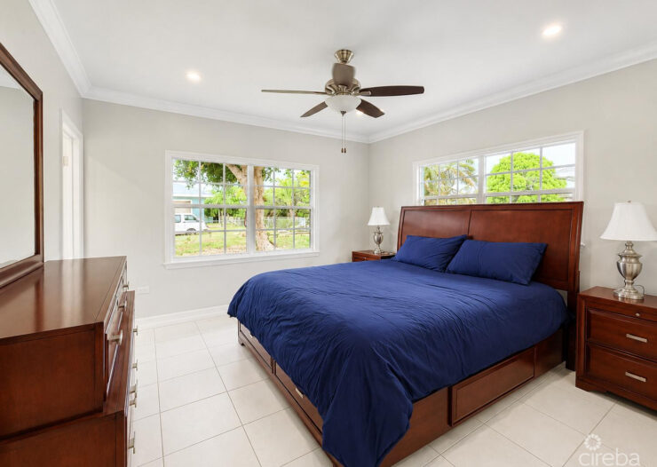 SAVANNAH MEADOWS -BEAUTIFULLY RENOVATED FAMILY HOME