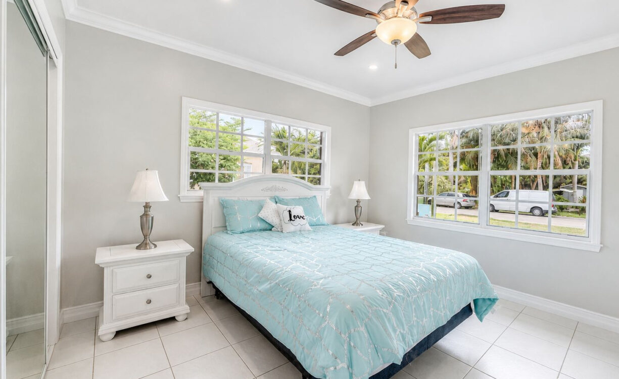 SAVANNAH MEADOWS -BEAUTIFULLY RENOVATED FAMILY HOME