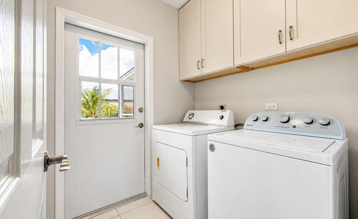 SAVANNAH MEADOWS -BEAUTIFULLY RENOVATED FAMILY HOME