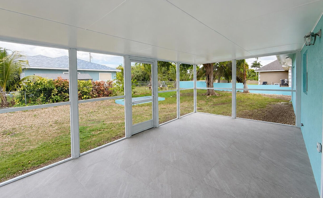SAVANNAH MEADOWS -BEAUTIFULLY RENOVATED FAMILY HOME