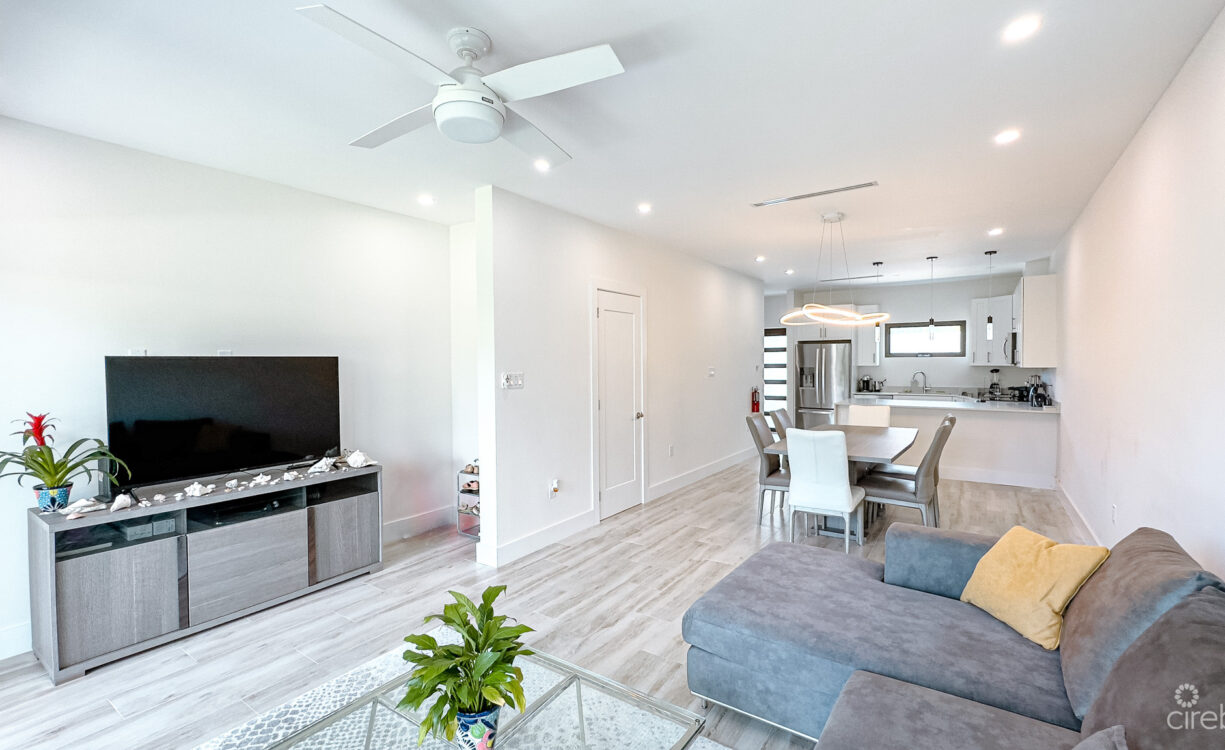 THE LAGOONS 2 BED WATERFRONT TOWNHOUSE