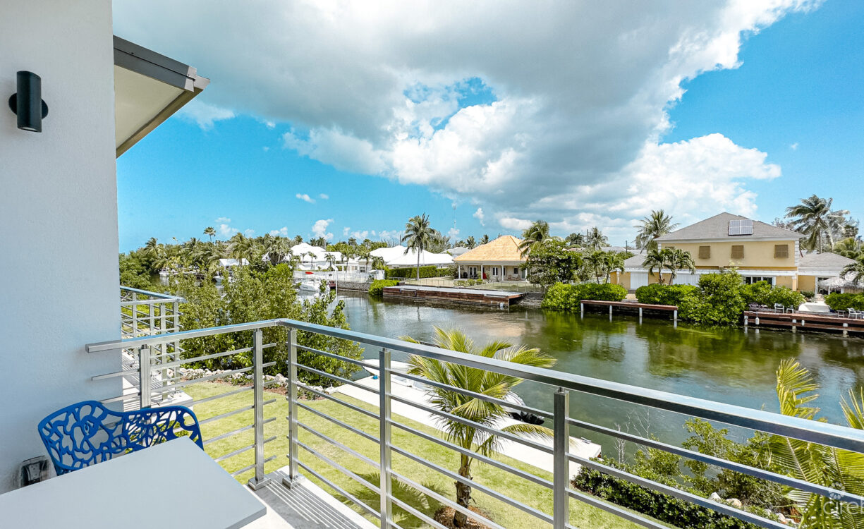 THE LAGOONS 2 BED WATERFRONT TOWNHOUSE