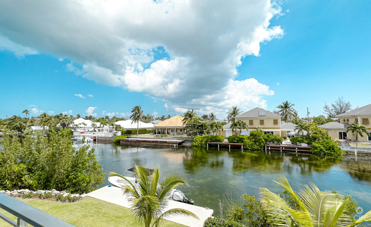 THE LAGOONS 2 BED WATERFRONT TOWNHOUSE