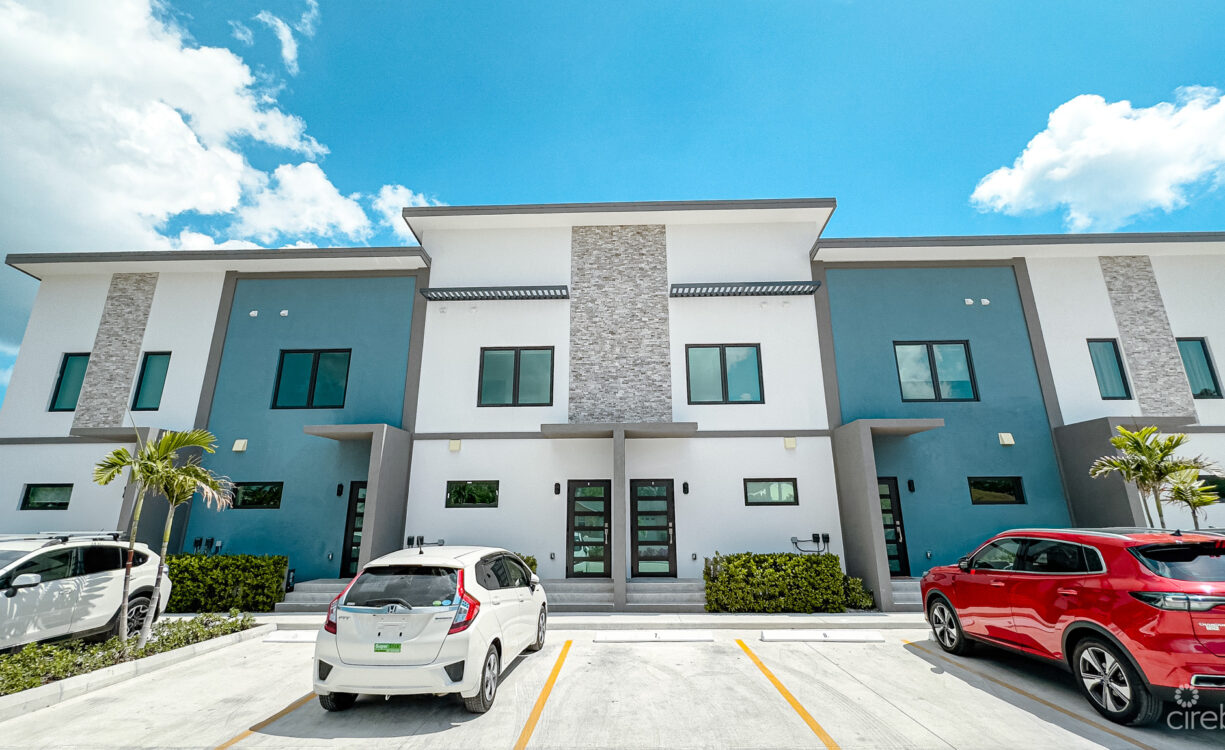 THE LAGOONS 2 BED WATERFRONT TOWNHOUSE