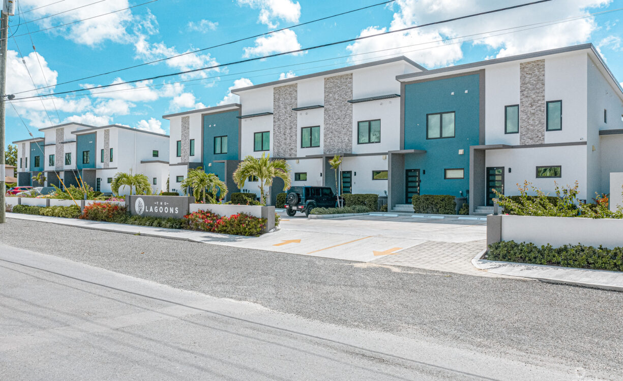 THE LAGOONS 2 BED WATERFRONT TOWNHOUSE