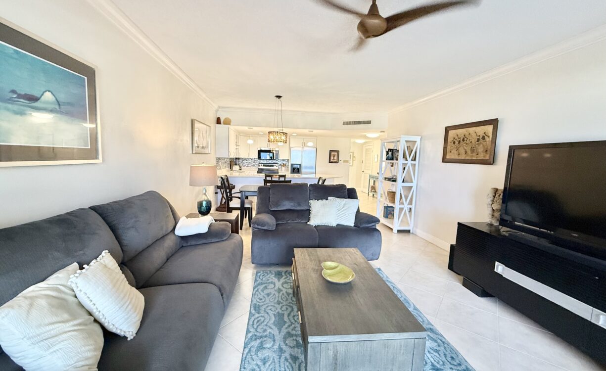 THE PALMS 2, SEVEN MILE BEACHFRONT