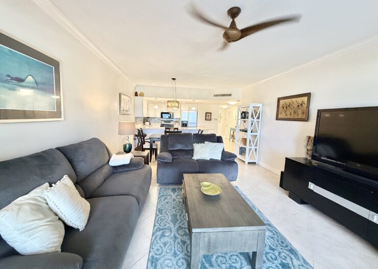 THE PALMS 2, SEVEN MILE BEACHFRONT