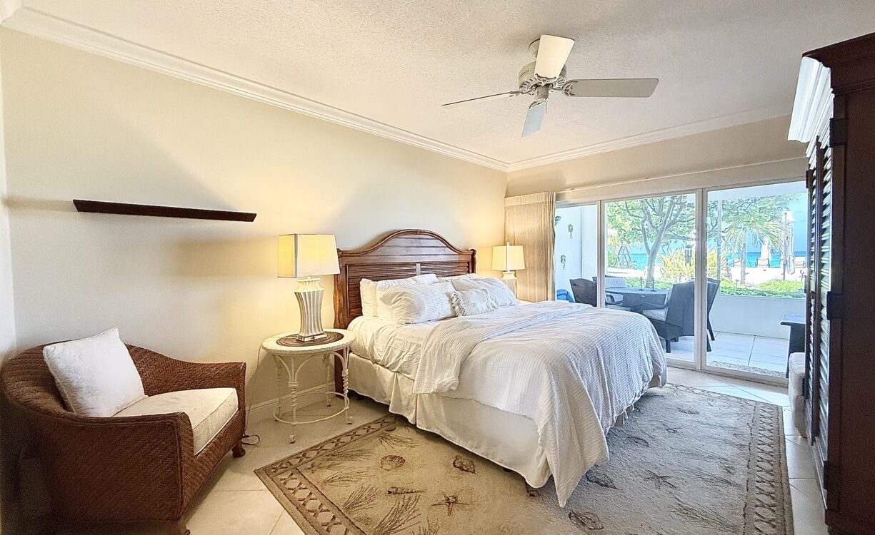 THE PALMS 2, SEVEN MILE BEACHFRONT