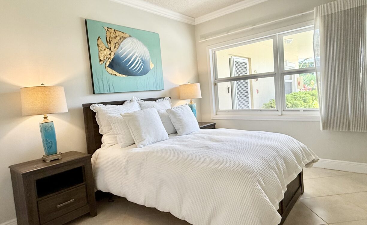 THE PALMS 2, SEVEN MILE BEACHFRONT