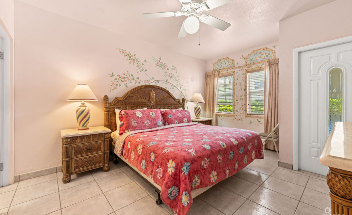 PLANTATION VILLAGE #9- SEVEN MILE BEACH