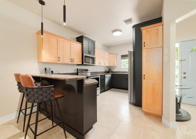 SPACIOUS 3 BED + DEN TOWNHOME AT L'AMBIENCE